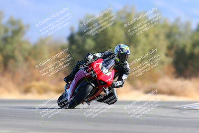 media/Jan-08-2022-SoCal Trackdays (Sat) [[1ec2777125]]/Turn 7 (1035am)/